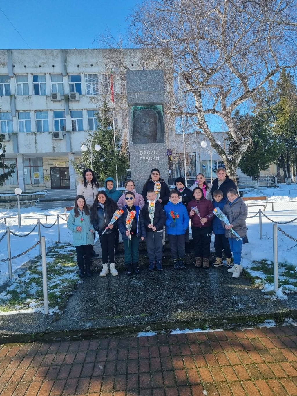 Учениците от гр. Каолиново с почит към Левски 2