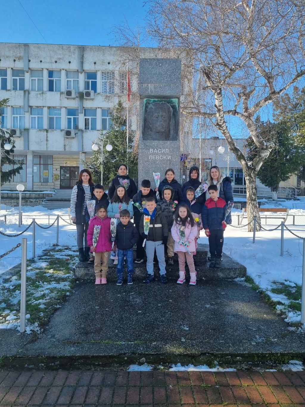 Учениците от гр. Каолиново с почит към Левски 3
